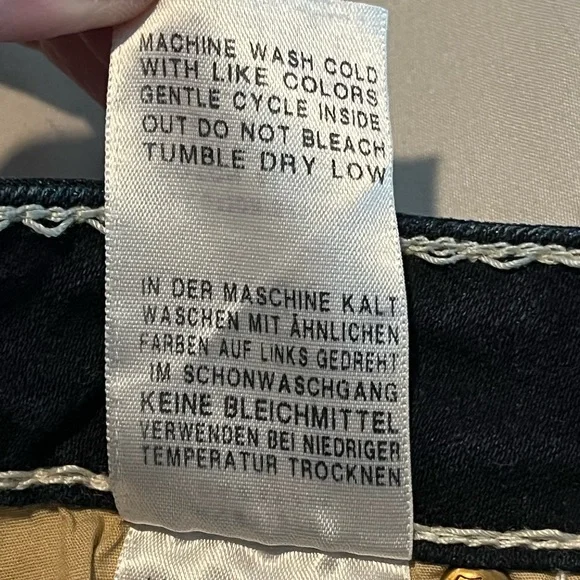 True Religion Blue Jeans with Signature Horsehoes Stitching - Picture 8 of 12